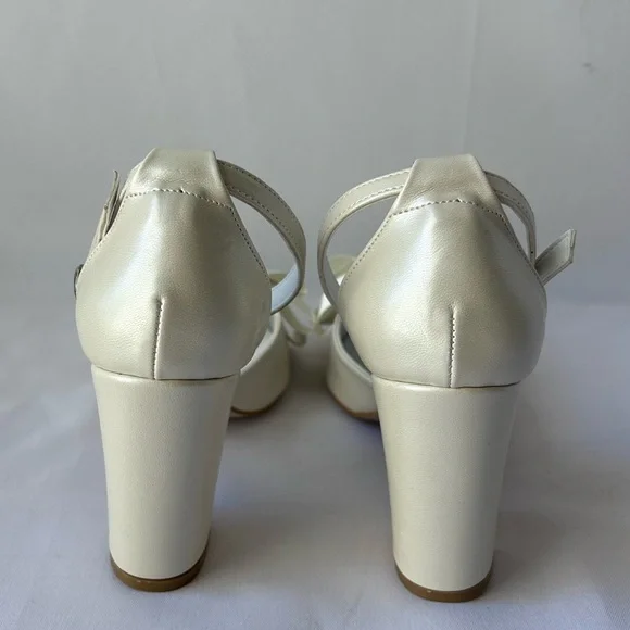 Ivory wedding heels with bow - Picture 8 of 10